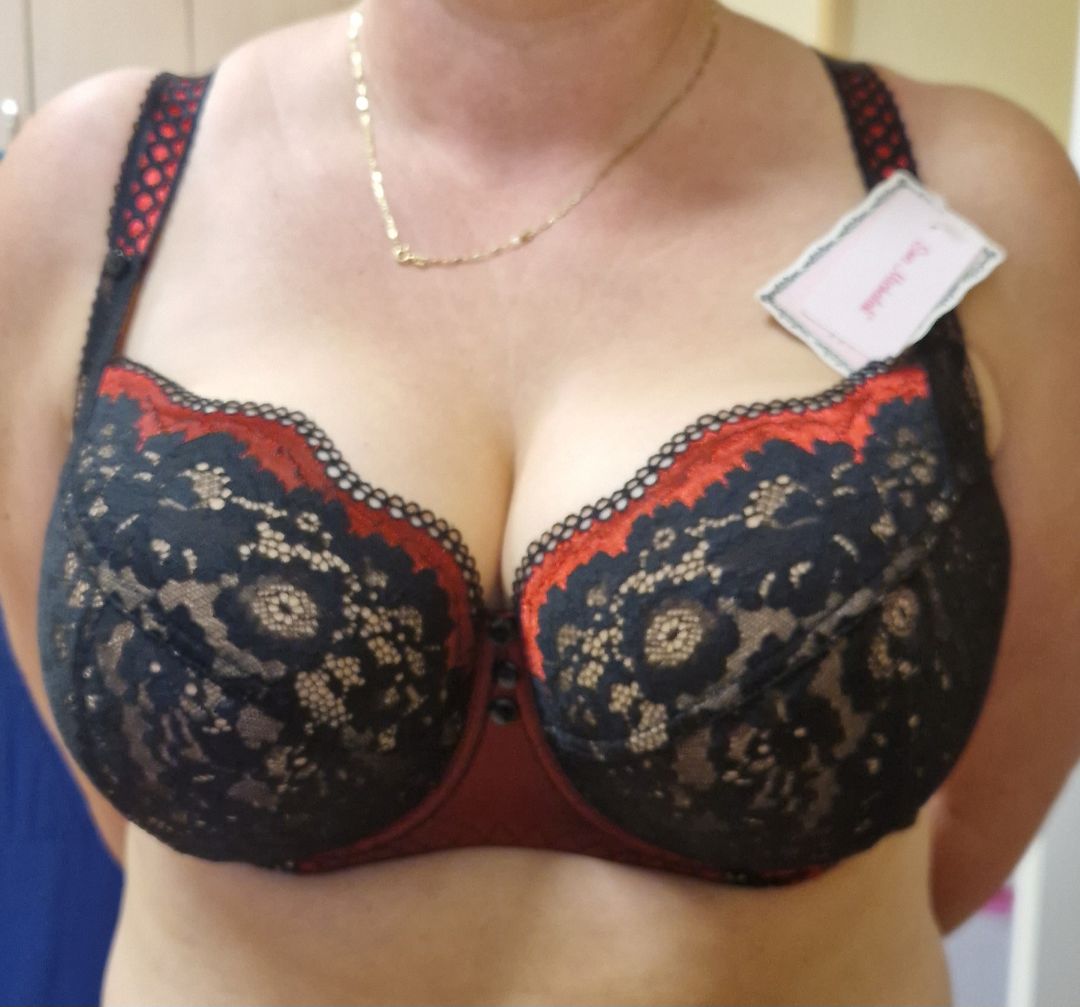 Podprsenka Ewa Michalak střih BM ve velikosti 80K